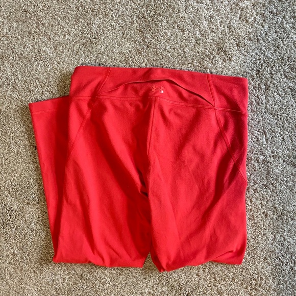 Under Armour Pants - Under Armour hi-rise crop leggings